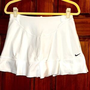Nike White Fit Dry Women’s Skirt Built-in Shorts - Golf  / Tennis Skort - Size S